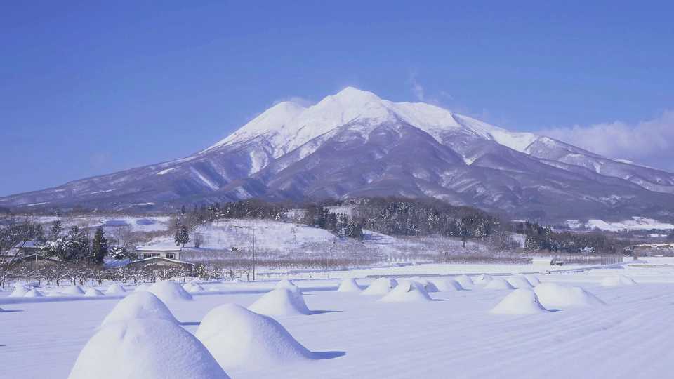 冬の岩木山